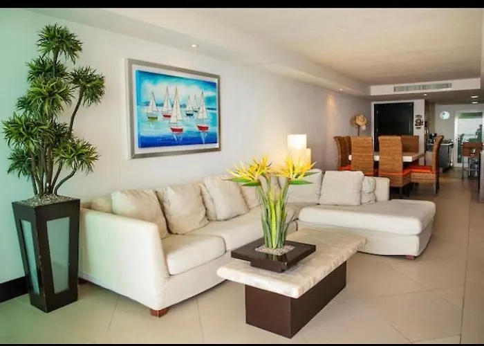 Beachfront Bay View Marina With Jacuzzi Apartamento