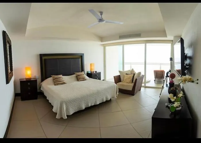 Beachfront Bay View Marina With Jacuzzi Zihuatanejo