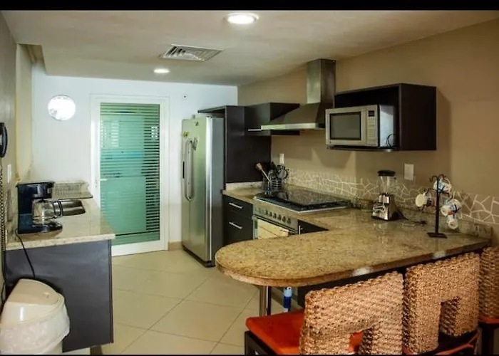 Beachfront Bay View Marina With Jacuzzi Zihuatanejo